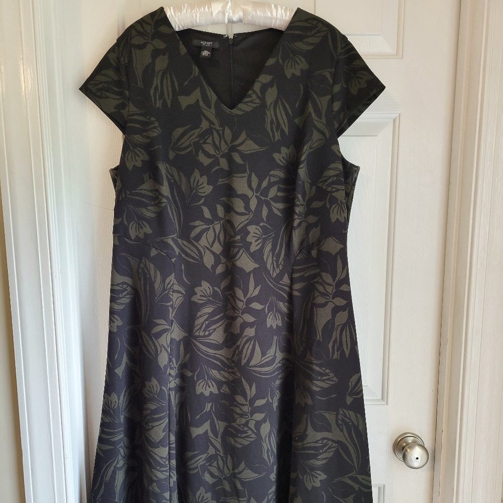 Alfani Woman 16W Knee Length Black with Green Leaf Pattern plus size dress